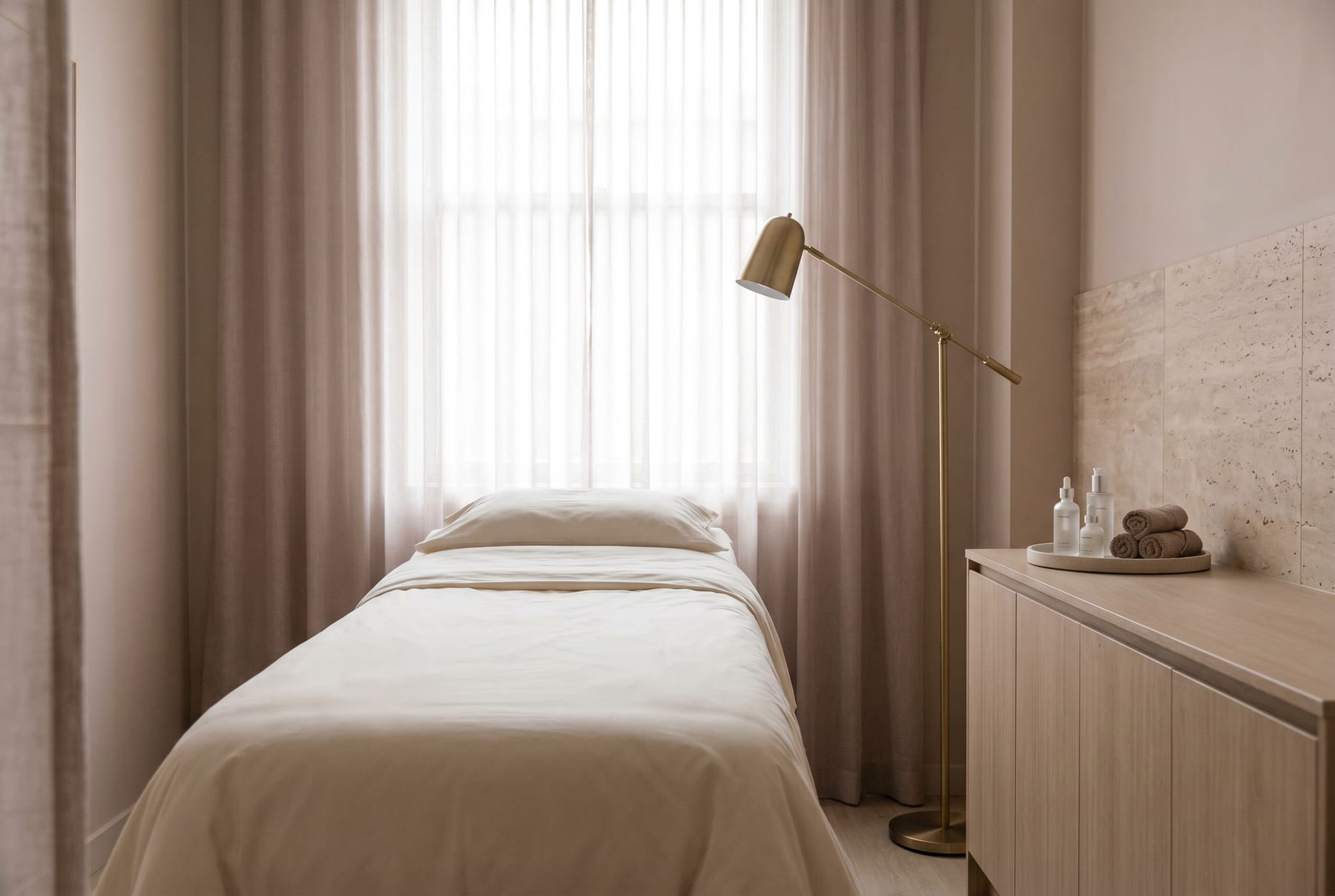 Treatment room at Aesthetic inc.